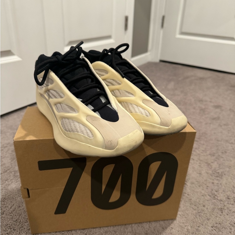 Yeezy 700 v3